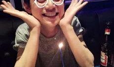 最新爆料何炅视频播放,揭秘幕后的真实瞬间